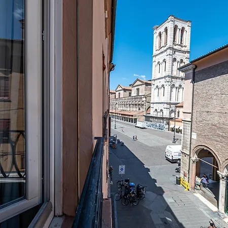 Charme View Of Piazza Trento - Trieste 费拉拉
