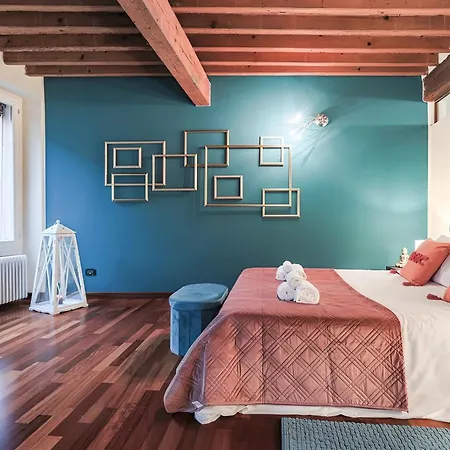 Charme - Vista Su Piazza Trento-trieste Apartamento