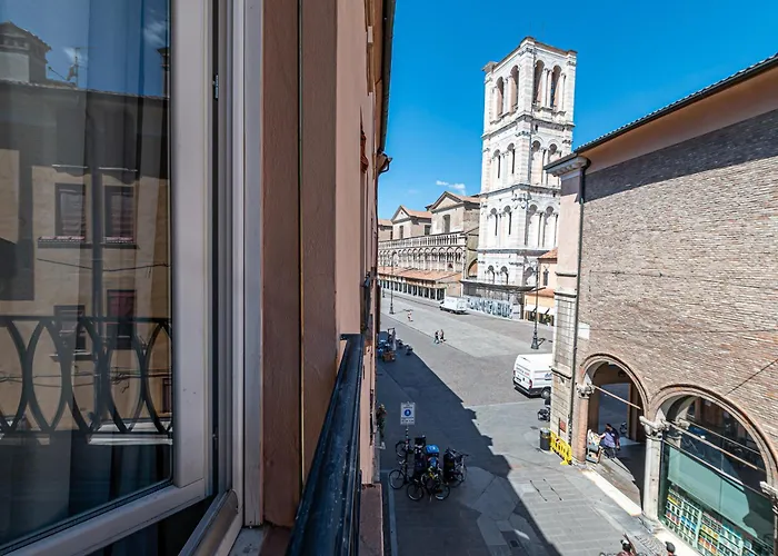 Charme View Of Piazza Trento - Trieste 费拉拉